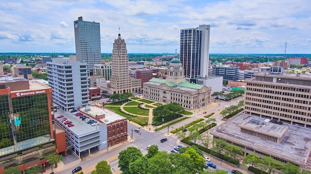 Antenna del centro cittadino di Fort Wayne Indiana con tribunale