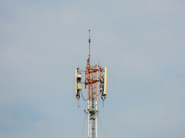 Antenna della torre di telecomunicazione