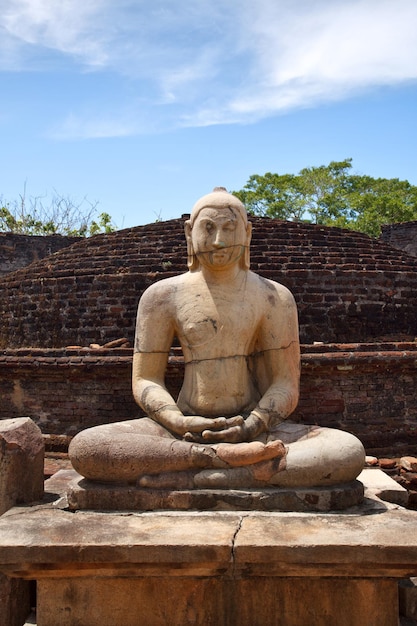 Antica immagine di Buddha seduto