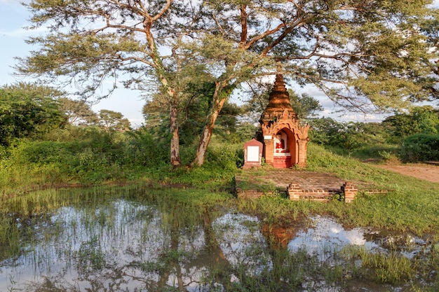 Antica pagoda buddista stupa a Bagan MYANMAR Birmania