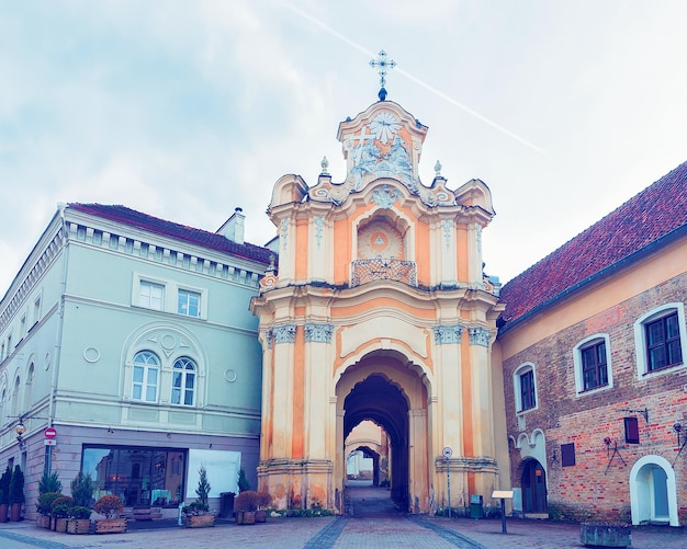 Antica porta basiliana nella città vecchia di Vilnius, Lituania