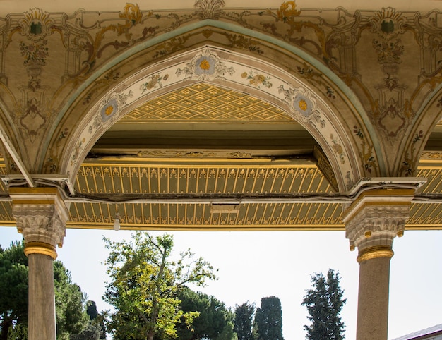 Antiche colonne di epoca ottomana nella vista