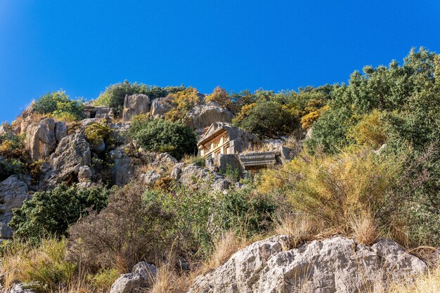 Antiche cripte greche sul fianco della montagna a Myra Lycian (ora Demre, Turchia)