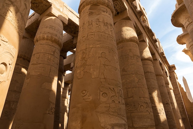 Antiche rovine del tempio di Karnak a Luxor Tebe in Egitto Il più grande complesso di templi dell'antichità