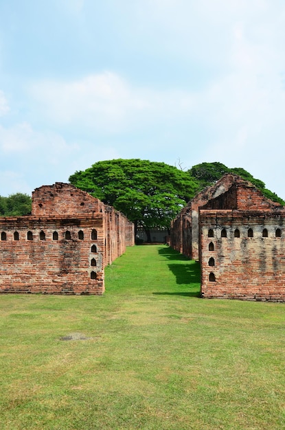 Antiche rovine edifici e architettura antica Dodici Royal Storage of King Narai Ratchaniwet Palace per i viaggiatori tailandesi viaggio viaggio visita esploratore apprendimento a Lopburi a Lop Buri Thailandia