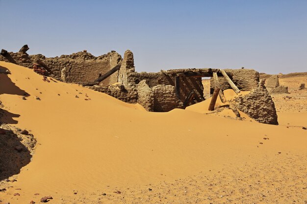 Antiche rovine, Old Dongola in Sudan, deserto del Sahara, Africa