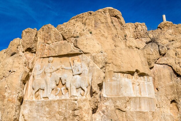 Antiche sculture nella necropoli di Naqsh-e Rustam nel nord di Shiraz, Iran.