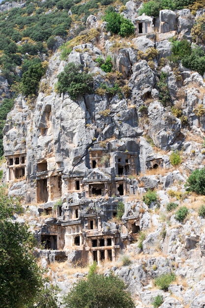 Antiche tombe scavate nella roccia a Myra, Demre, Turchia