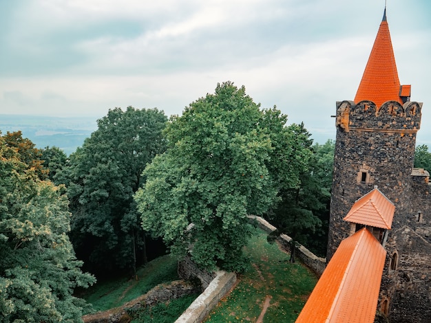 Antico castello medievale in Bassa Slesia, Polonia in autunno