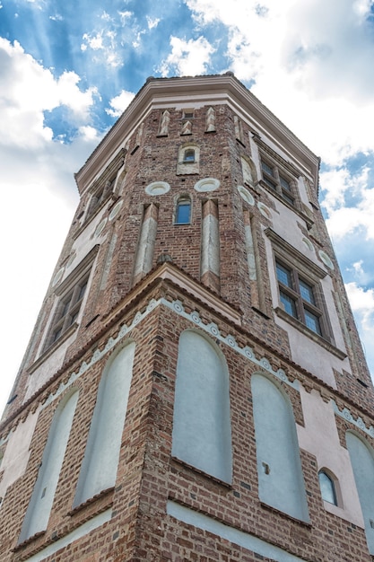 Antico castello restaurato nella città di Mir