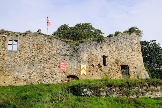 Antico castello turistico medievale nel villaggio di Talmont-Saint-Hilaire in Vandea Francia