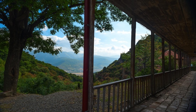 Antico monastero ortodosso in montagna Georgia