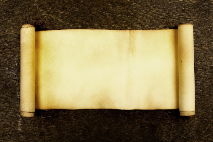 Foto antico rotolo su un tavolo di legno da vicino
