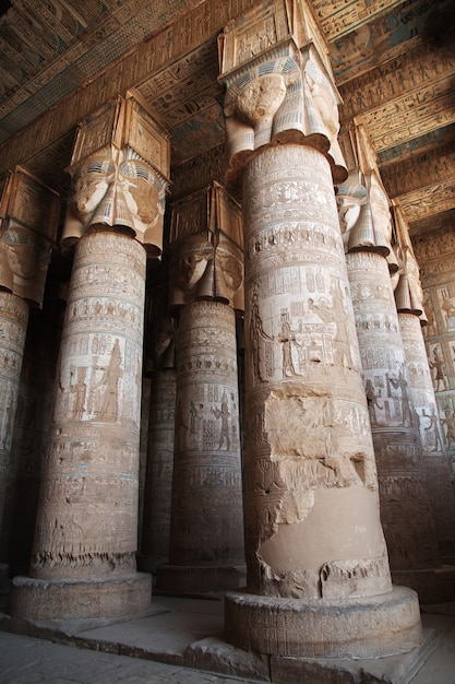 Antico tempio Hathor a Dendera, in Egitto