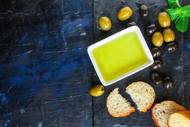 antipasto olio d'oliva olive spremute a freddo