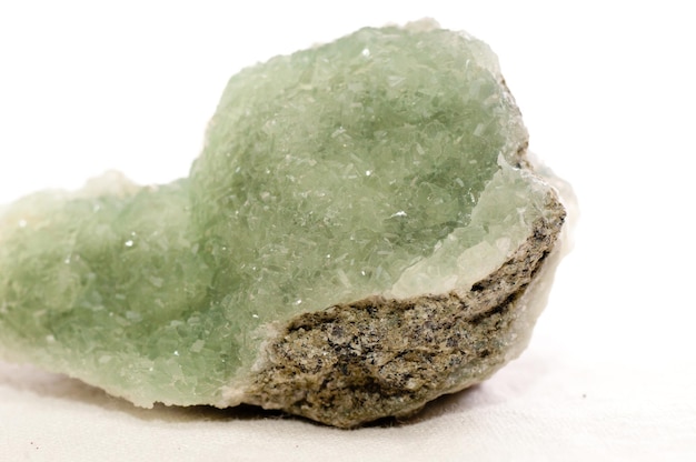 Apofillite su prehnite