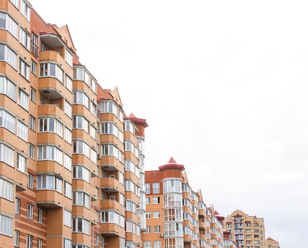 Appartamenti in mattoni Condomini in mattoni rossi nel centro della città Comprare affittare immobili