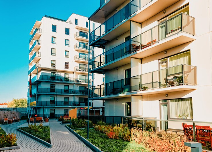 Appartamento EU ospita l'architettura domestica residenziale con il concetto di cancello d'ingresso.