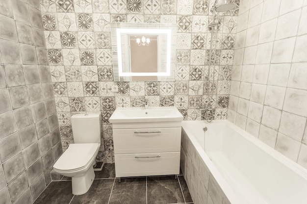 Appartamento luminoso dopo una ristrutturazione di alta qualità del bagno