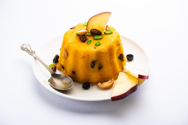 Apple Sheera o Halwa o Pudding è un classico dessert indiano