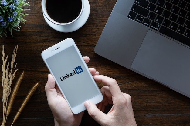 Applicazione LinkedIn sullo schermo.