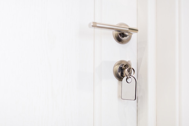 Aprire un concetto di porta d'albergo