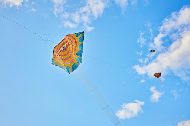 aquilone che vola nel cielo