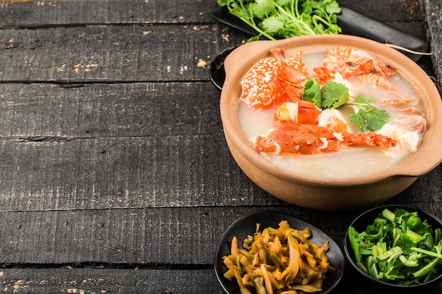 Aragosta Congee di frutti di mare in casseruola