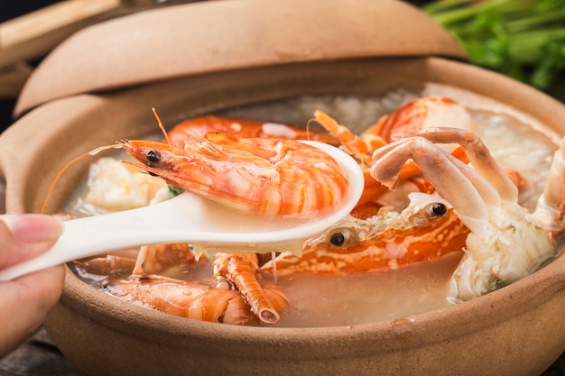 Aragosta Congee di frutti di mare in casseruola