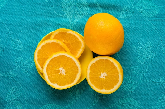 Arancia a fette per uno spuntino sano