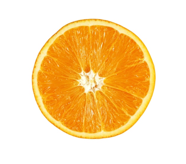 Arancia affettata isolata su bianco