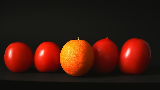 Arancia e pomodori di fila