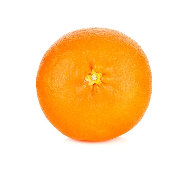 Arancio isolato su bianco