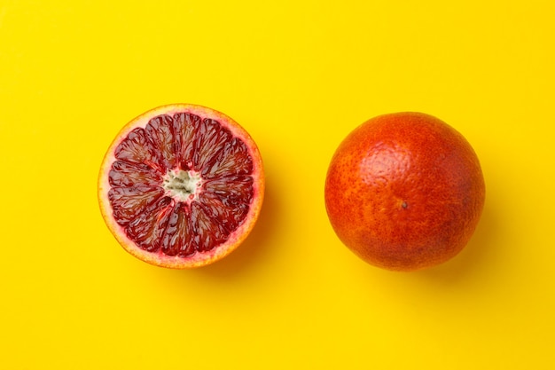 Arancio rosso e metà su giallo