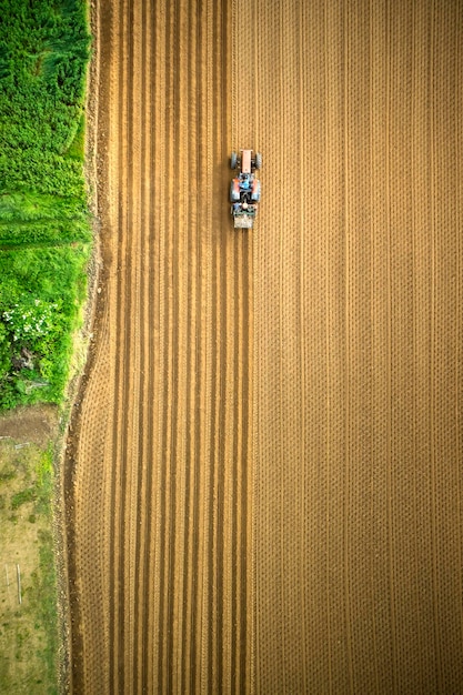 Arare la terra