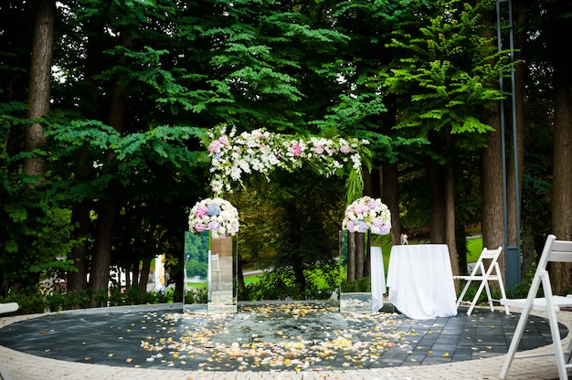 Arch grande celebrazione del matrimonio