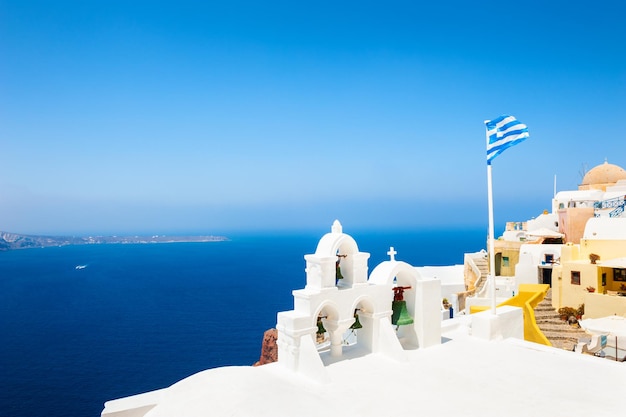 Architettura bianca nell'isola di Santorini, Grecia. Famosa destinazione di viaggio