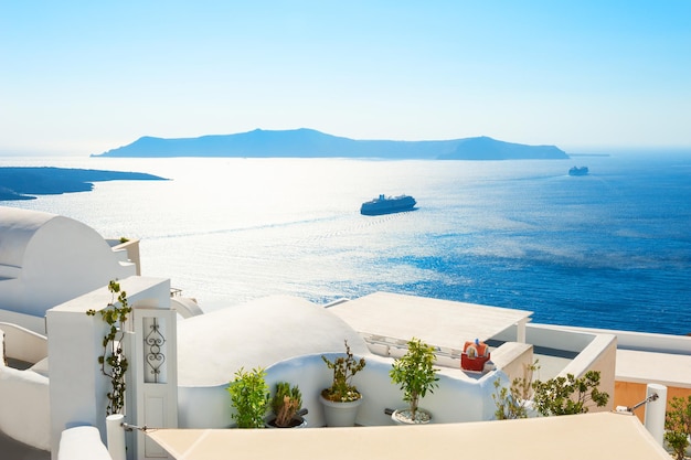 Architettura bianca sull'isola di Santorini, Grecia. Famosa destinazione di viaggio