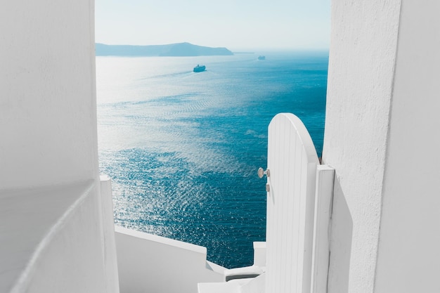 Architettura bianca sull'isola di Santorini in Grecia Paesaggio estivo vista mare Viaggi e vacanze