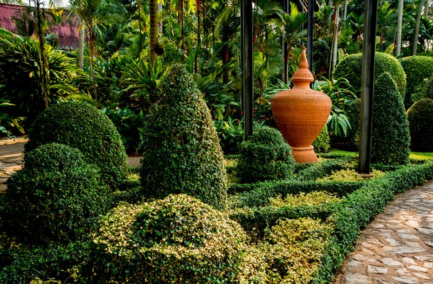 Architettura del paesaggio di lusso del giardino tropicale