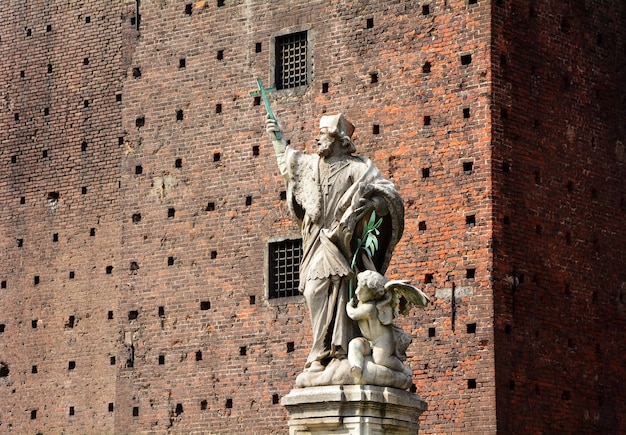 Architettura del punto di riferimento della statua del castello di Sforza dell&#39;Italia della città di Milano