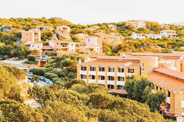 Architettura di Baja Sardinia nel Mar Mediterraneo in Costa Smeralda in Sardegna in Italia