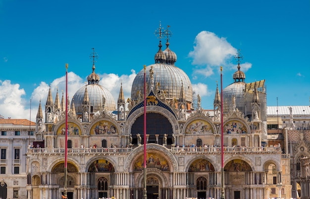 Architettura di Venezia sullo sfondo delle nuvole. Italia