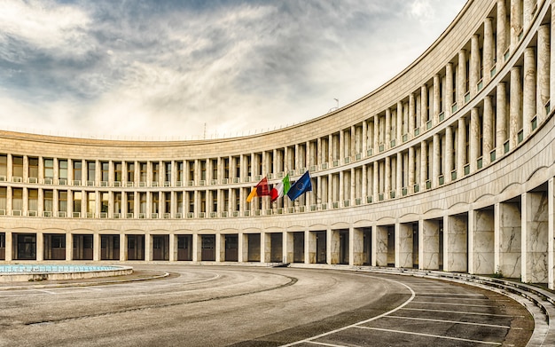 Architettura neoclassica nel quartiere EUR, Roma, Italia