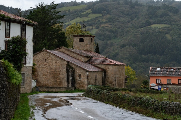 Architettura religiosa ed ecclesiastica delle Asturie - Spagna.