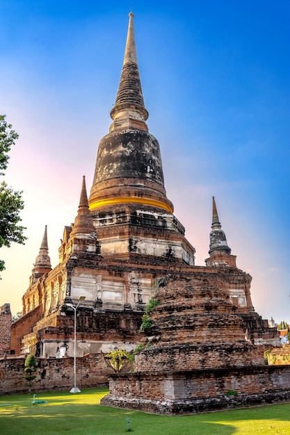 Architettura storica Wat Yai Chai Mongkol il vecchio tempio nella provincia di Ayutthaya Thailandia