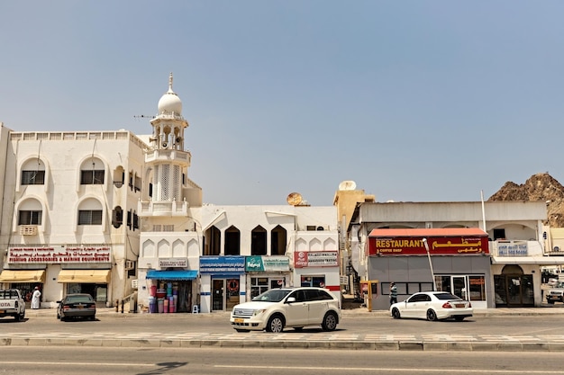 Architettura tradizionale dell'Oman Paesaggio urbano a Muscat lungo Mutrah Corniche Oman