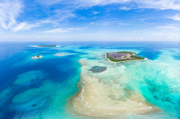 Arcipelago tropicale di Sumatra delle isole di Banyak di vista aerea Indonesia