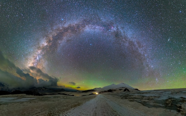 Arco della Via Lattea sul Monte Elbrus