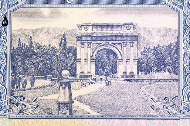 Arco della Vittoria vicino a Kabul dai soldi afghani